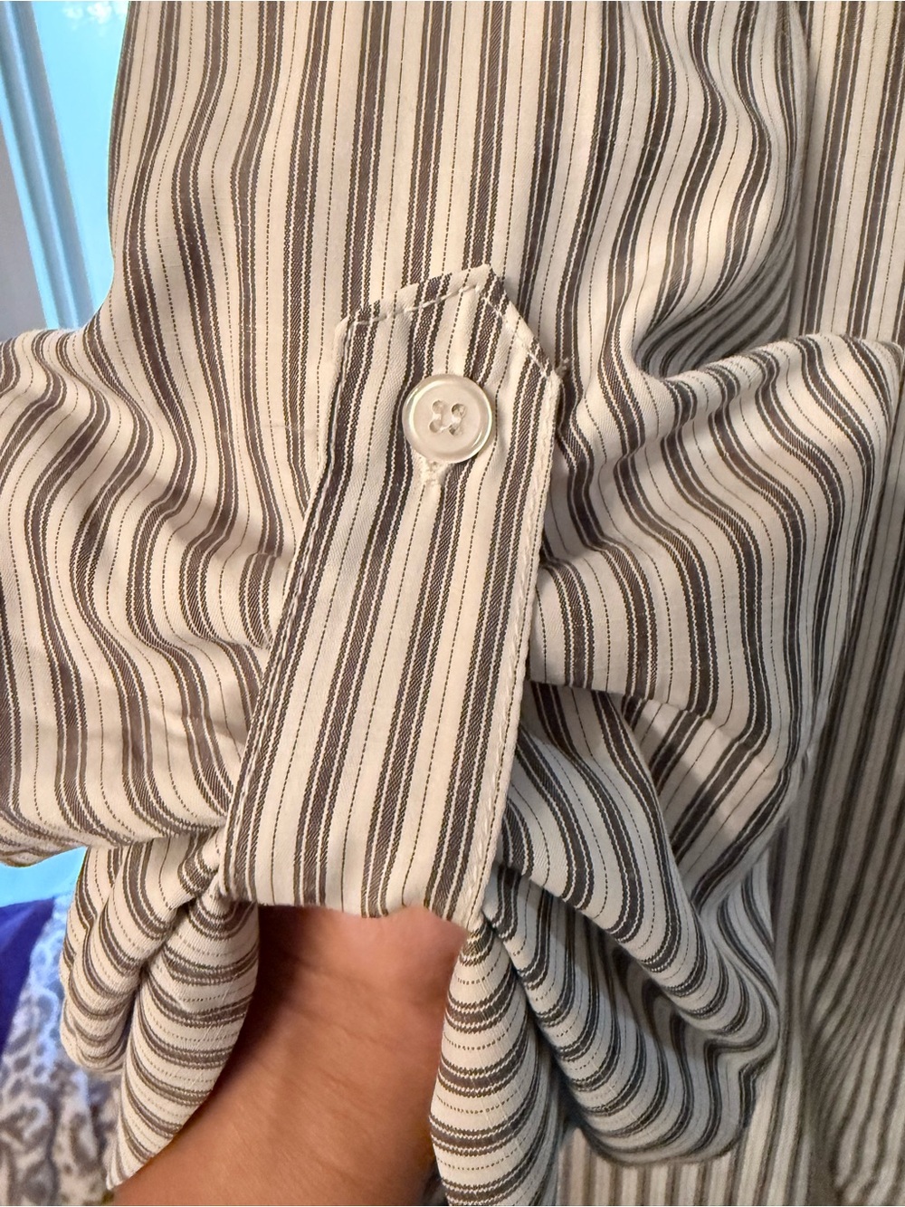 NWT Max Studio Women’s Gray & White Striped Blouse- Size L - Picture 4 of 4